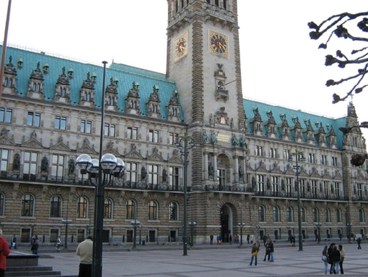 Pension Am Rathaus Hamburgo Exterior foto
